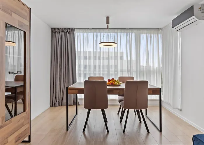 Atria Urban Gateway, 2Br Condo + Pool